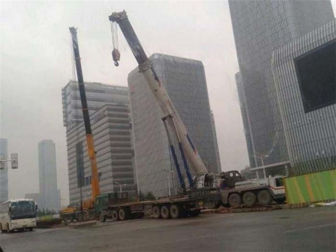 平乐县“自动找平”—— 吊车的 “平地神器” 技术
