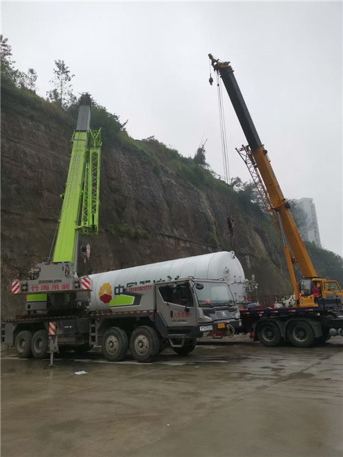 平乐县“不怕风雨冻”—— 吊车的 “恶劣环境适应” 技术